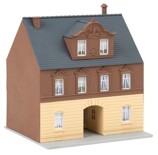 FALLER 232178 - STADTHAUS MIT DURCHFAHRT