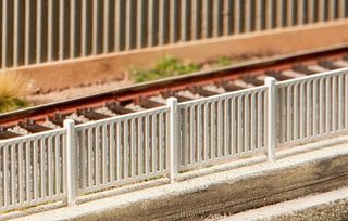 FALLER 180428 - MODERNER ZAUN, 1242 MM